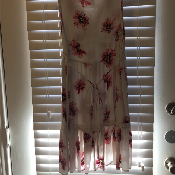 White and pink floral sun dress. - Picture 2 of 4